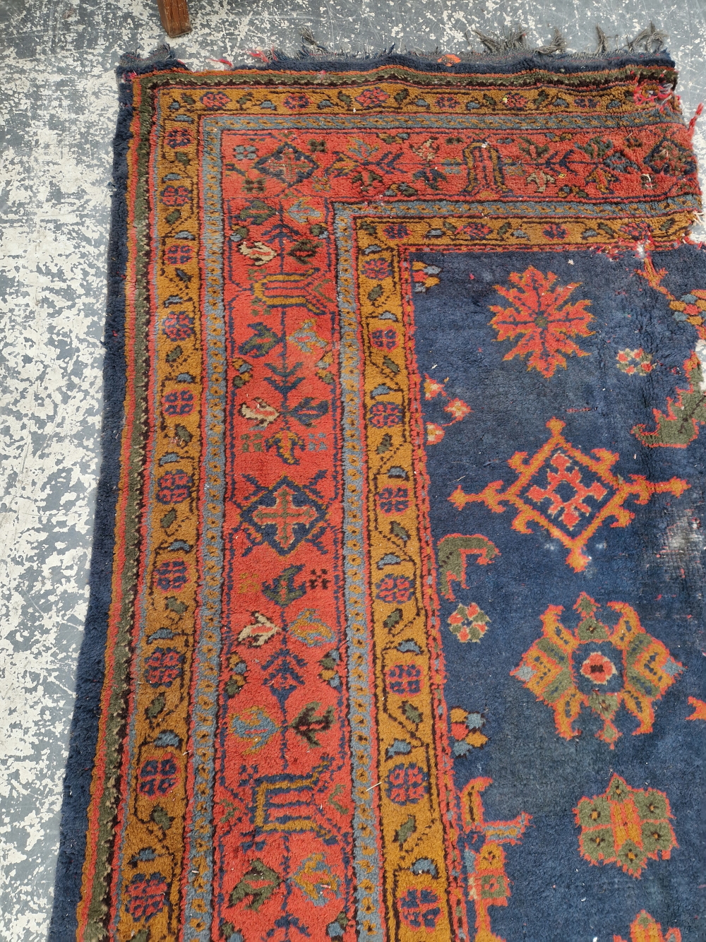 AN ANTIQUE TURKISH OUSHAK CARPET. 390 x 320 cm (LOSSES) - Image 8 of 15