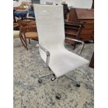 A RETRO CHROME FRAME SWIVEL OFFICE CHAIR.