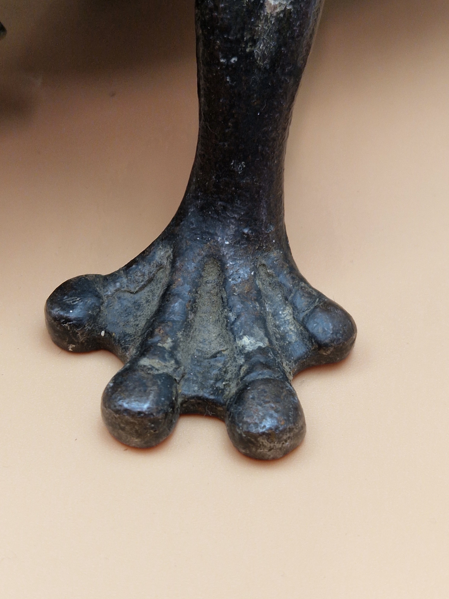 A PAIR OF BRASS AND IRON FROG FORM SPITTOONS, THE BRASS BODIES OPENING WITH THE AID OF TONGUE - Image 6 of 7