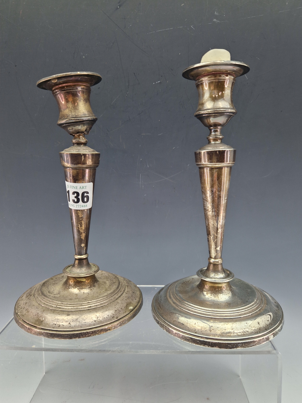 PAIR OF SILVER CANDLESTICKS, THE TALLER BY WILLIAM HUTTON AND SONS, LONDON 1907. H 19.5cms