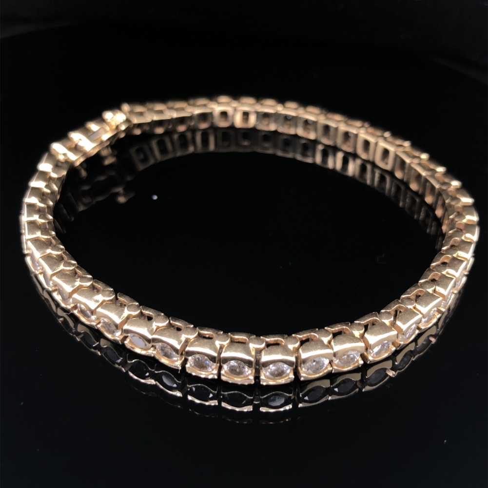 A DIAMOND LINE BRACELET. THE BRACELET WITH FORTY-SIX SLIGHTLY GRADUATED ROUND BRILLIANT CUT DIAMONDS - Image 5 of 15