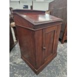 A VICTORIAN MAHOGANY DAVENPORT FORM LIFT TOP WASHSTAND WITH FITTED INTERIOR.