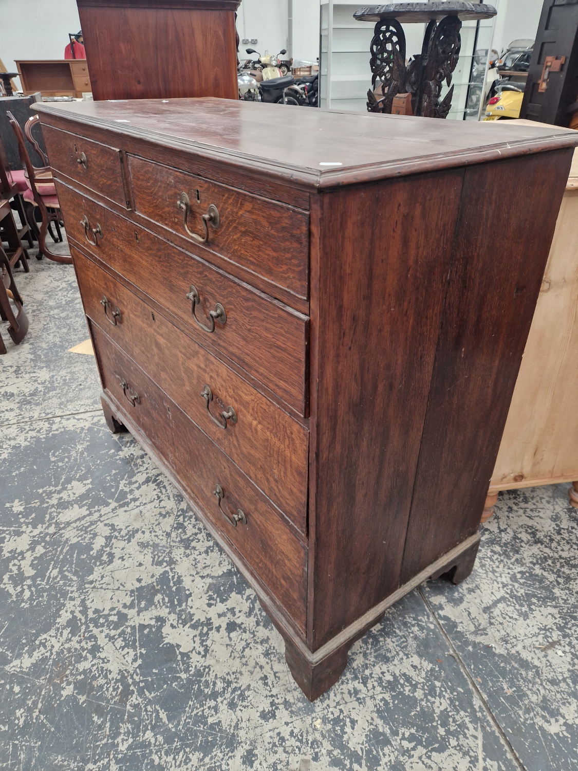 A 19th C. OAK CHEST OF TWO SHORT AND THREE GRADED LONG DRAWERS ON BRACKET FEET. W 123 x D 56 x H - Image 4 of 6