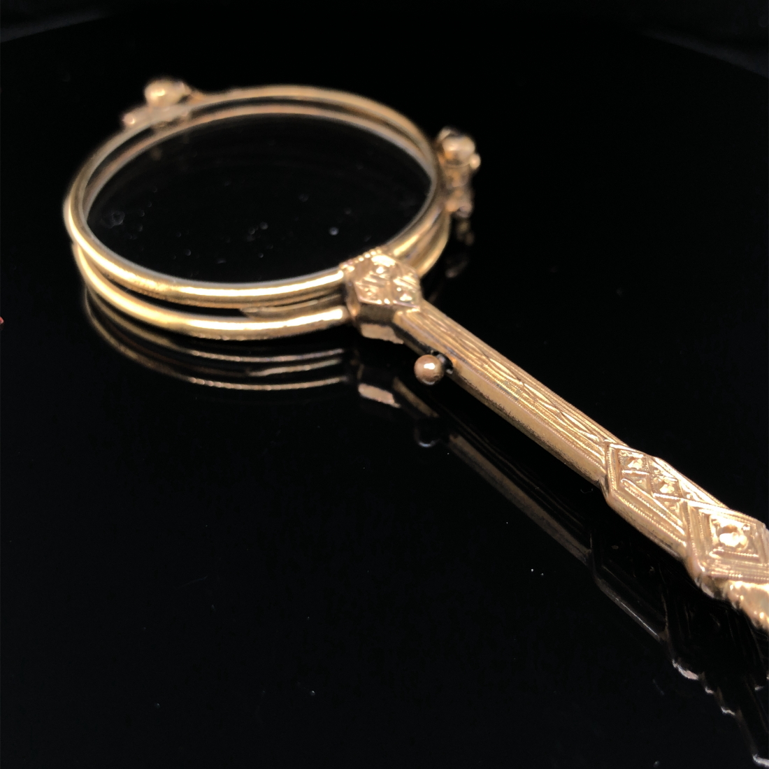 A PAIR OF ANTIQUE UNHALLMARKED, ASSESSED AS 9ct GOLD FOLDING LORGNETTE AND TWO OTHER PLATED PAIRS. - Image 5 of 5