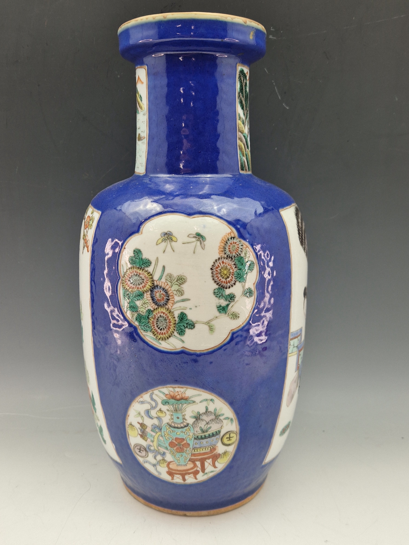 A CHINESE BLUE GROUND VASE PAINTED WITH A RESERVE OF THREE LADIES ON A TERRACE AND WITH GARDEN - Image 3 of 17