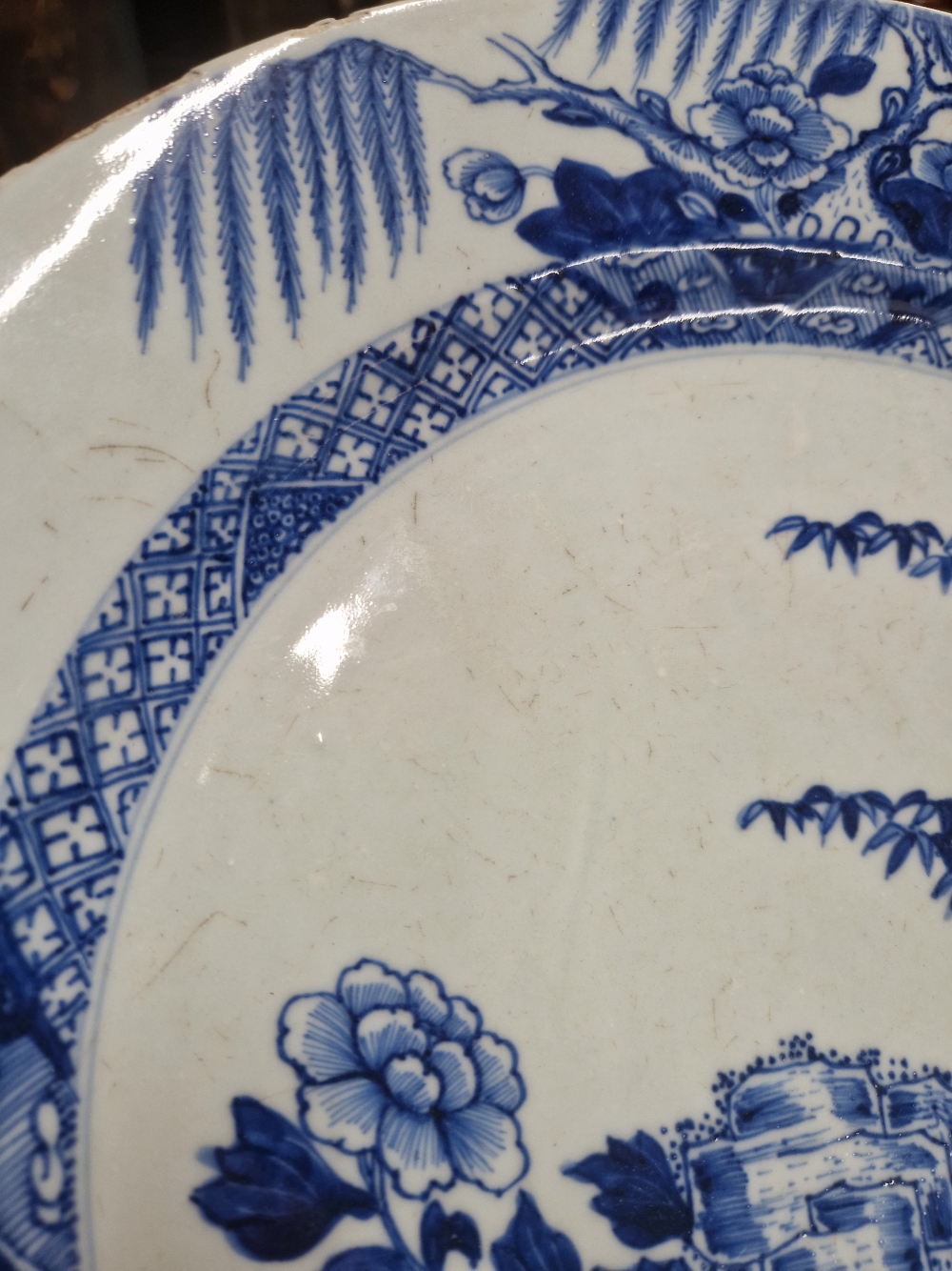 A LATE 18th C. CHINESE BLUE AND WHITE CHARGER PAINTED CENTRALLY WITH PEONY AND BAMBOO GROWING - Image 11 of 20