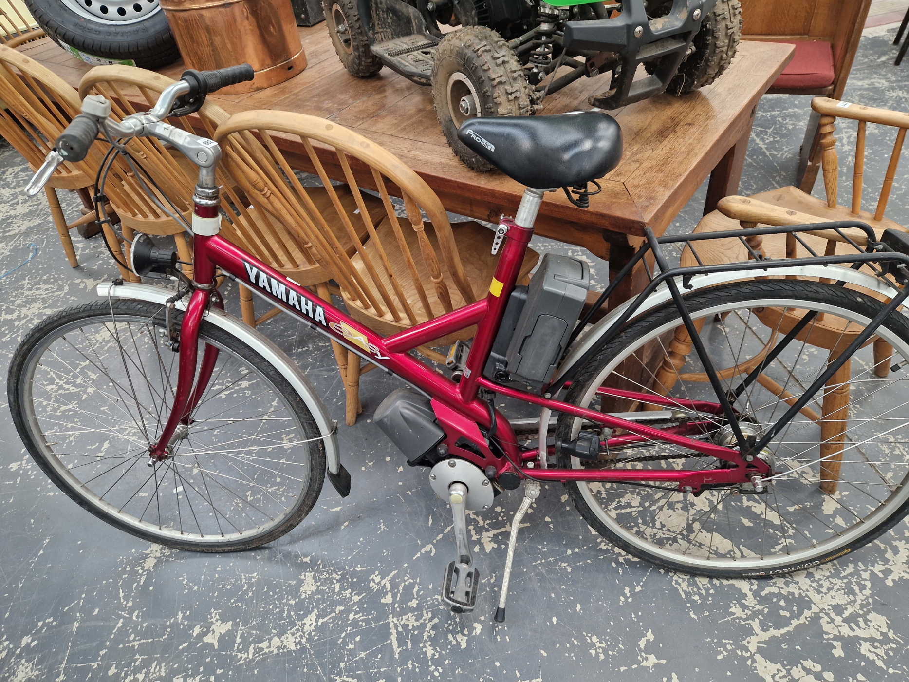 A LADYS RED BATTERY POWERED YAMAHA BICYCLE - Image 5 of 5