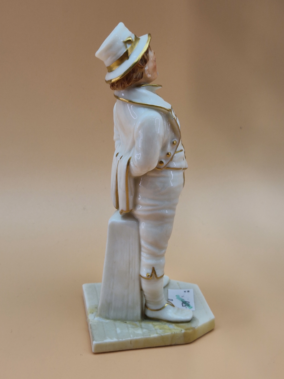 A VICTORIAN ROYAL WORCESTER FIGURE OF A BOY SEATED ON A BRANCH OVERLOOKING A GILT EDGED BASKET. W - Image 7 of 9