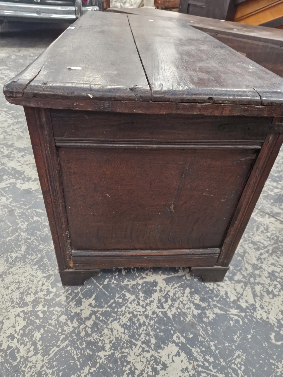 AN 18TH CENTURY OAK PANEL FRONT COFFER. - Image 4 of 5