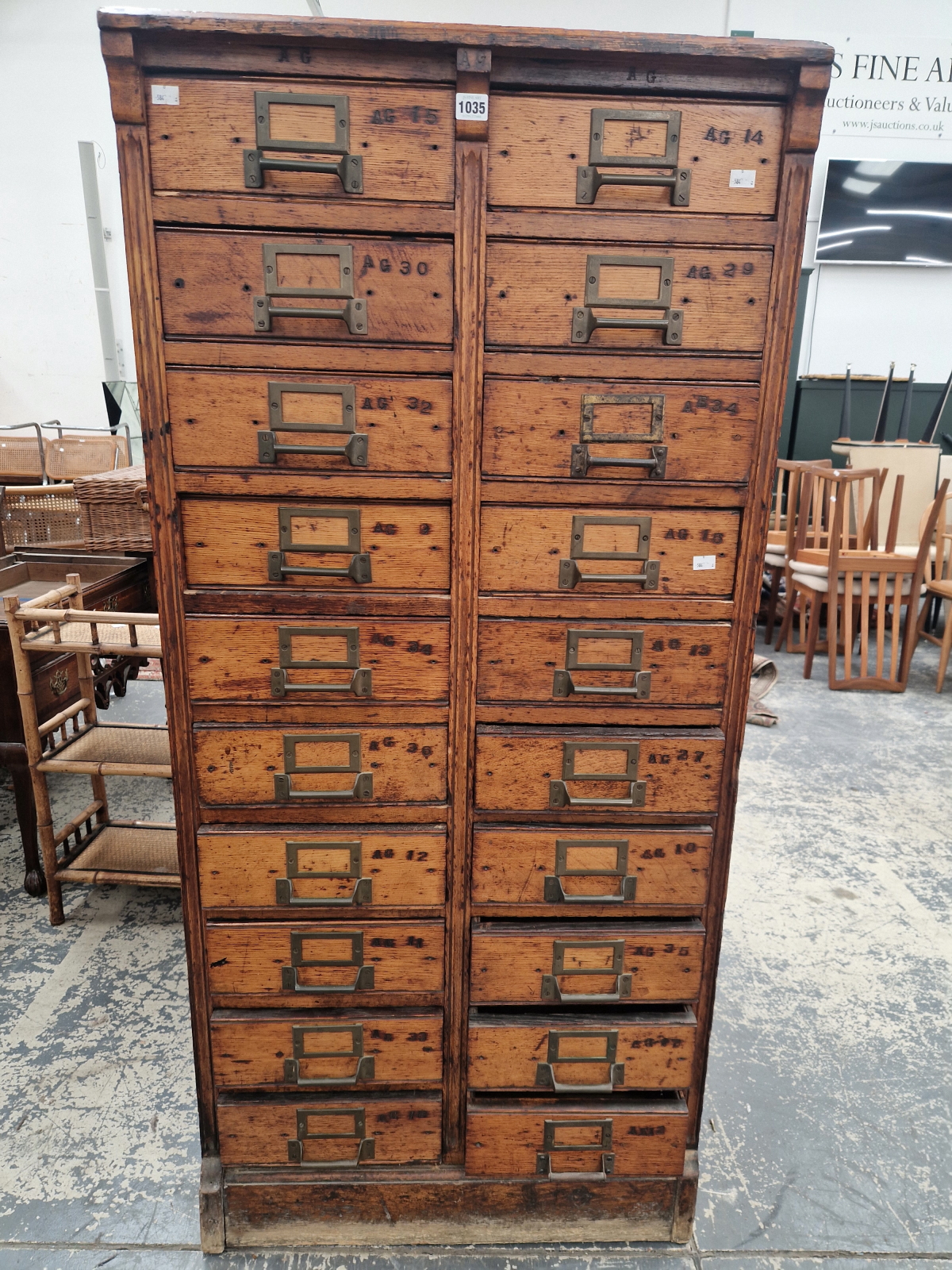 AN OAK VINTAGE CABINET OF TWO BANKS OF TEN DRAWERS EACH TO TAKE DIVISIONS TO FORM COMPARTMENTS. - Image 2 of 8