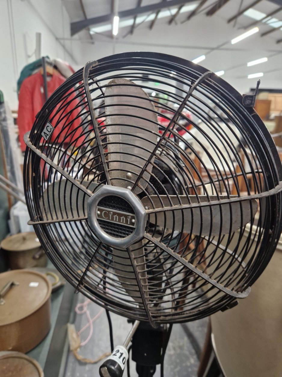 A VINTAGE FLOOR STANDING ELECTRIC FAN. - Image 2 of 5