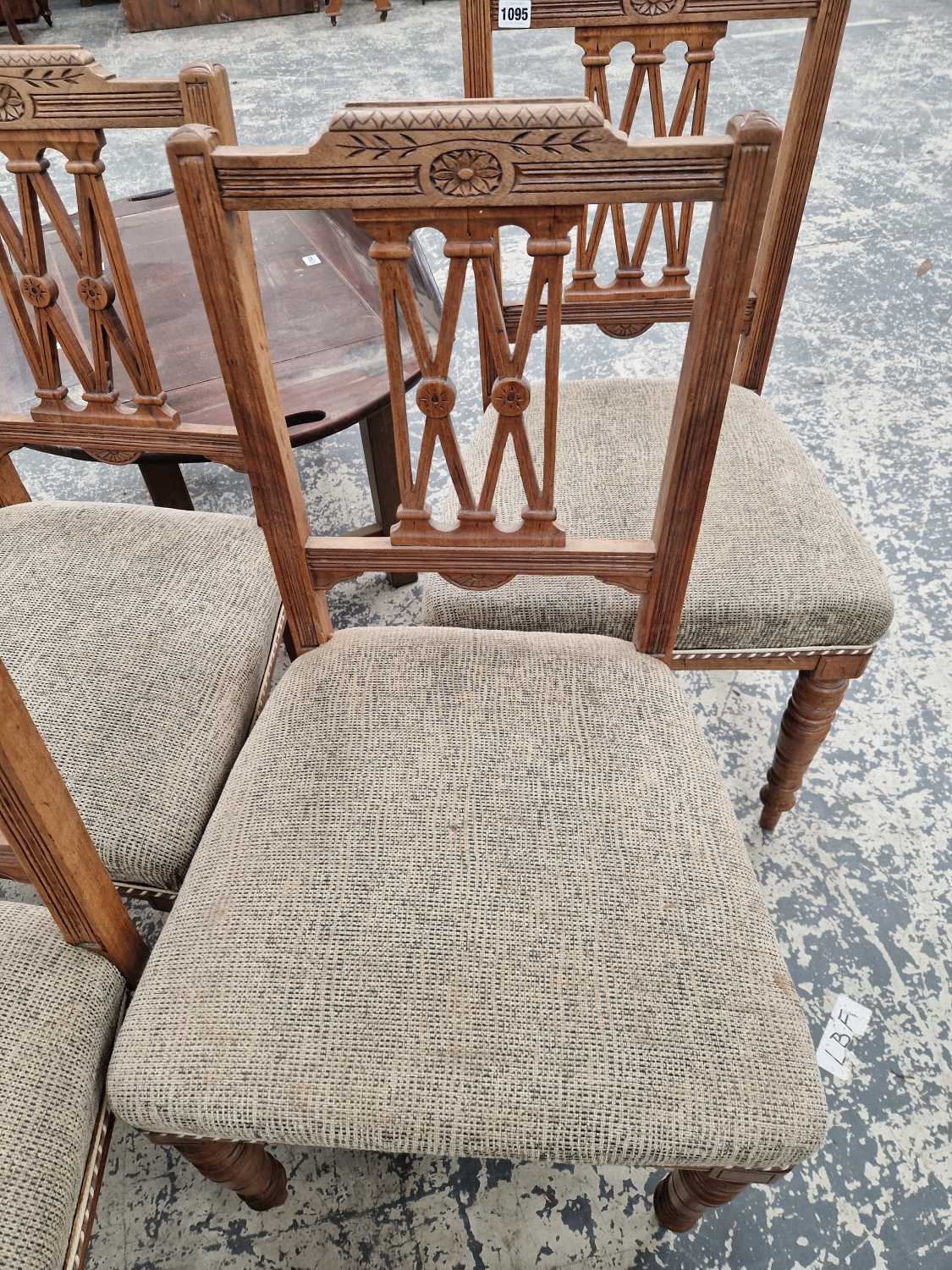 A SET OF SIX LATE VICTORIAN WALNUT SALON SIDE CHAIRS. - Image 3 of 6