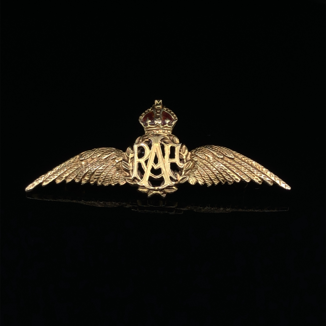 A VINTAGE RAF (ROYAL AIR FORCE) REGIMENTAL SWEETHEART BROOCH, THE REVERSE STAMPED 9ct. WIDTH 4cms. - Image 4 of 4