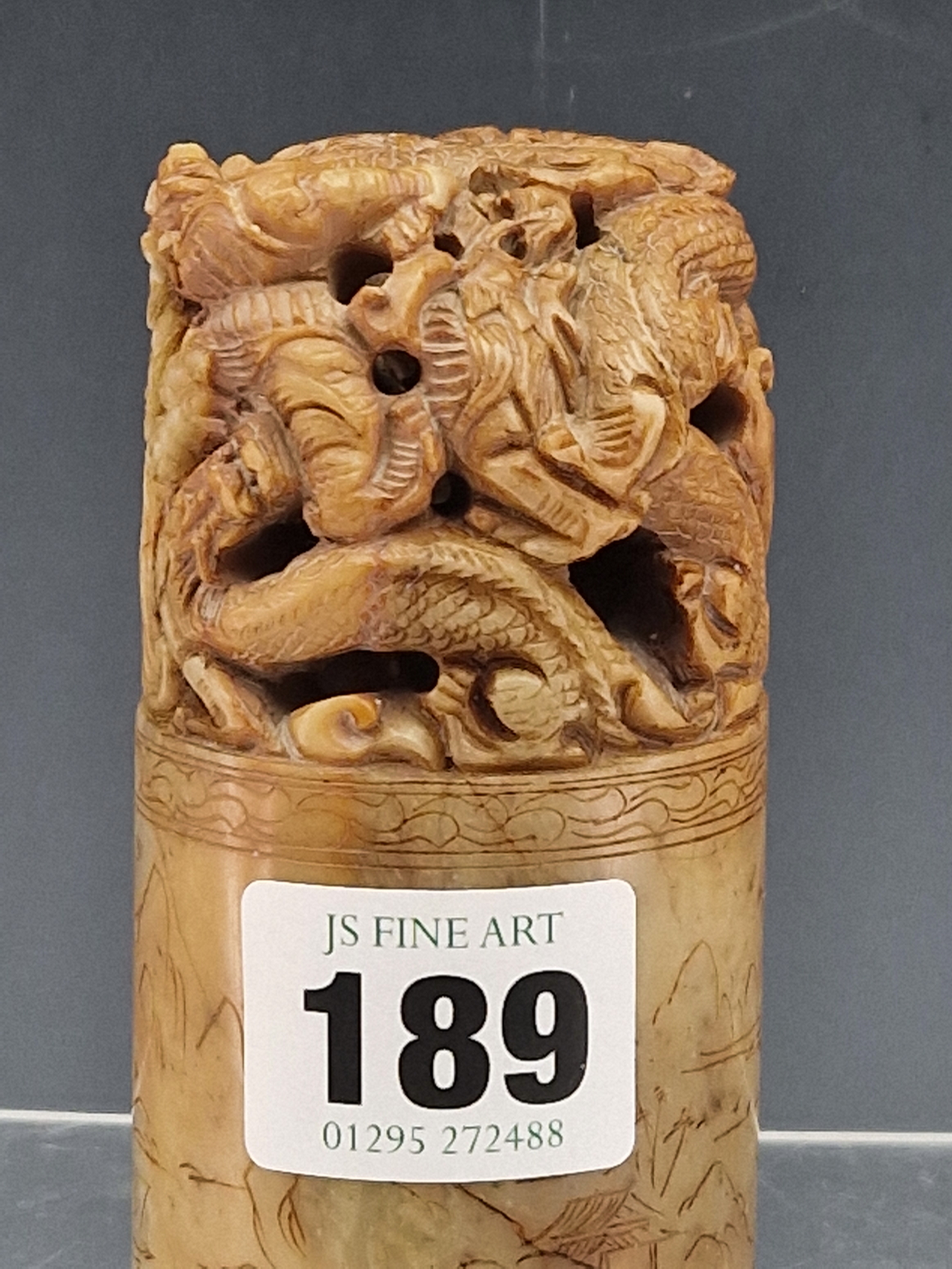 A CHINESE PINK/BROWN SOAPSTONE CYLINDRICAL SEAL PIERCED AND CARVED WITH DRAGONS CHASING A PRECIOUS - Image 6 of 10