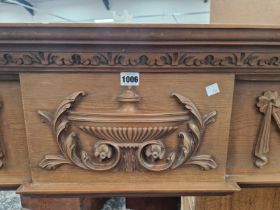 A REGENCY STYLE PINED FIRE SURROUND, THE FLUTED PILASTER SIDES CRESTED BY A CENTRAL URN FLANKED BY