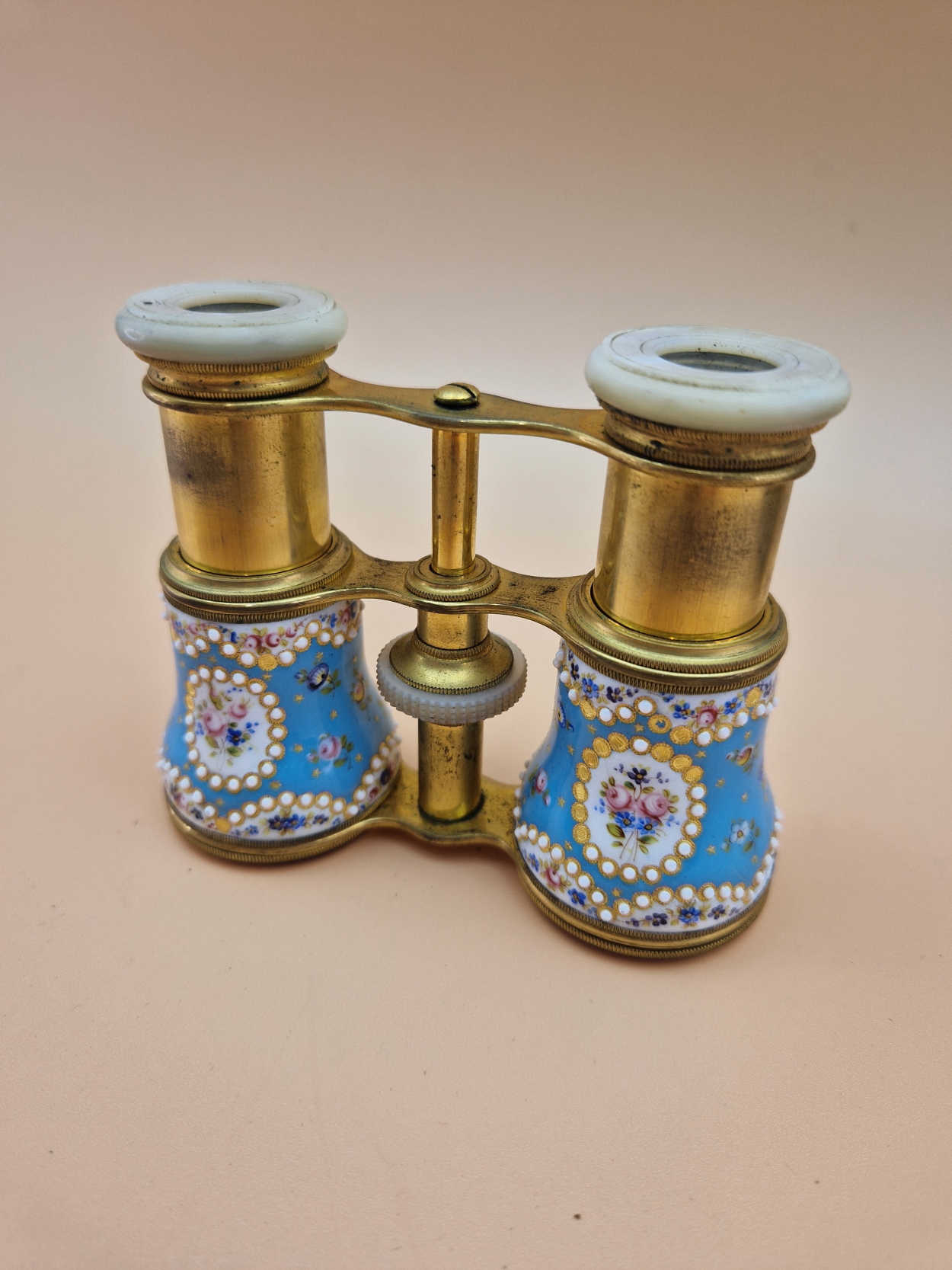 A LEATHER CASED PAIR OF OPERA GLASSES WITH JEWELLED AND FLOWER PAINTED BLUE GROUND ENAMEL BARRELS - Image 5 of 7