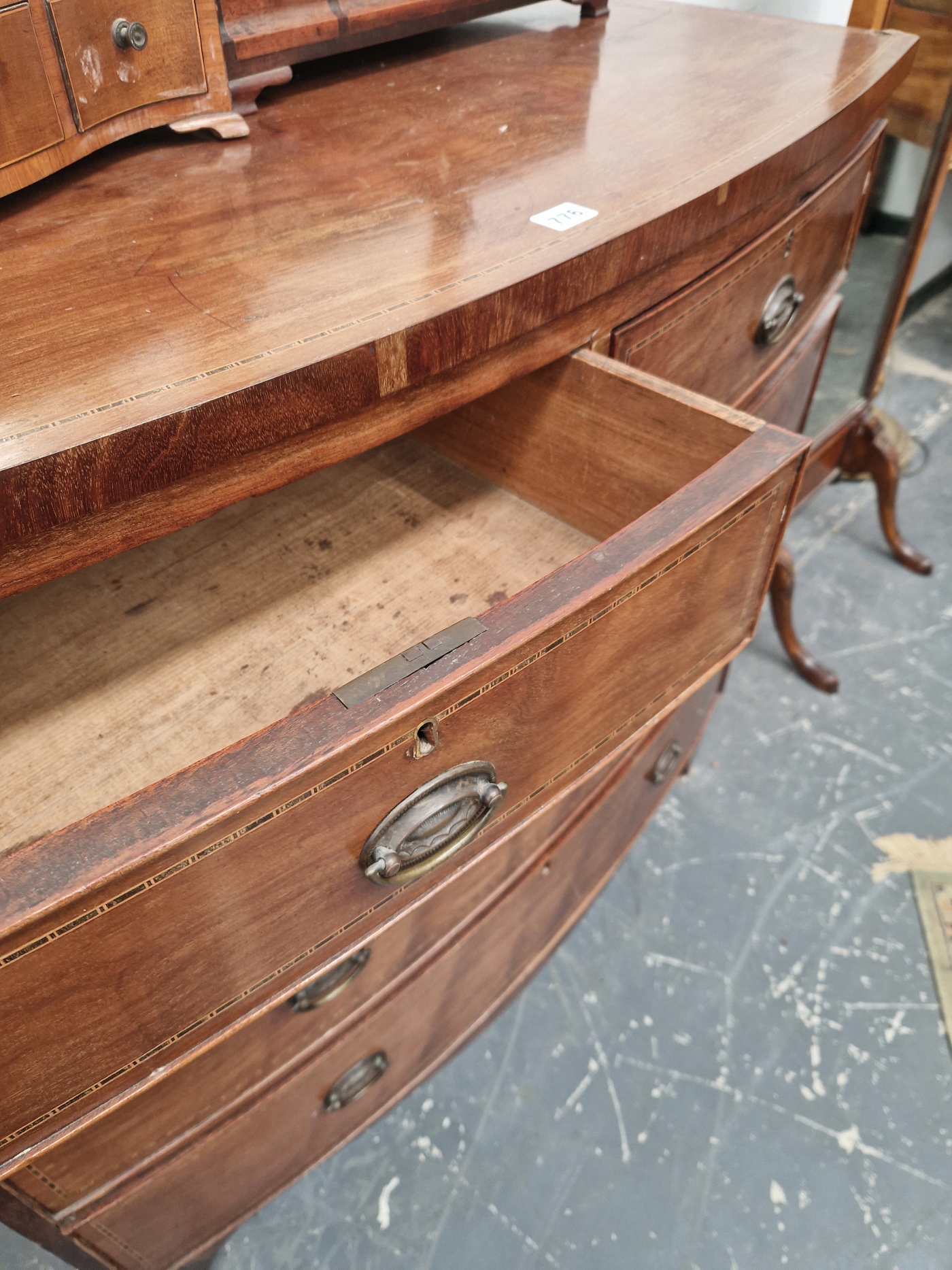 A 19th C CHEQUER LINE INLAID MAHOGANY BOW FRONT CHEST OF TWO SHORT AND THREE LONG DRAWERS ON BRACKET - Image 5 of 7