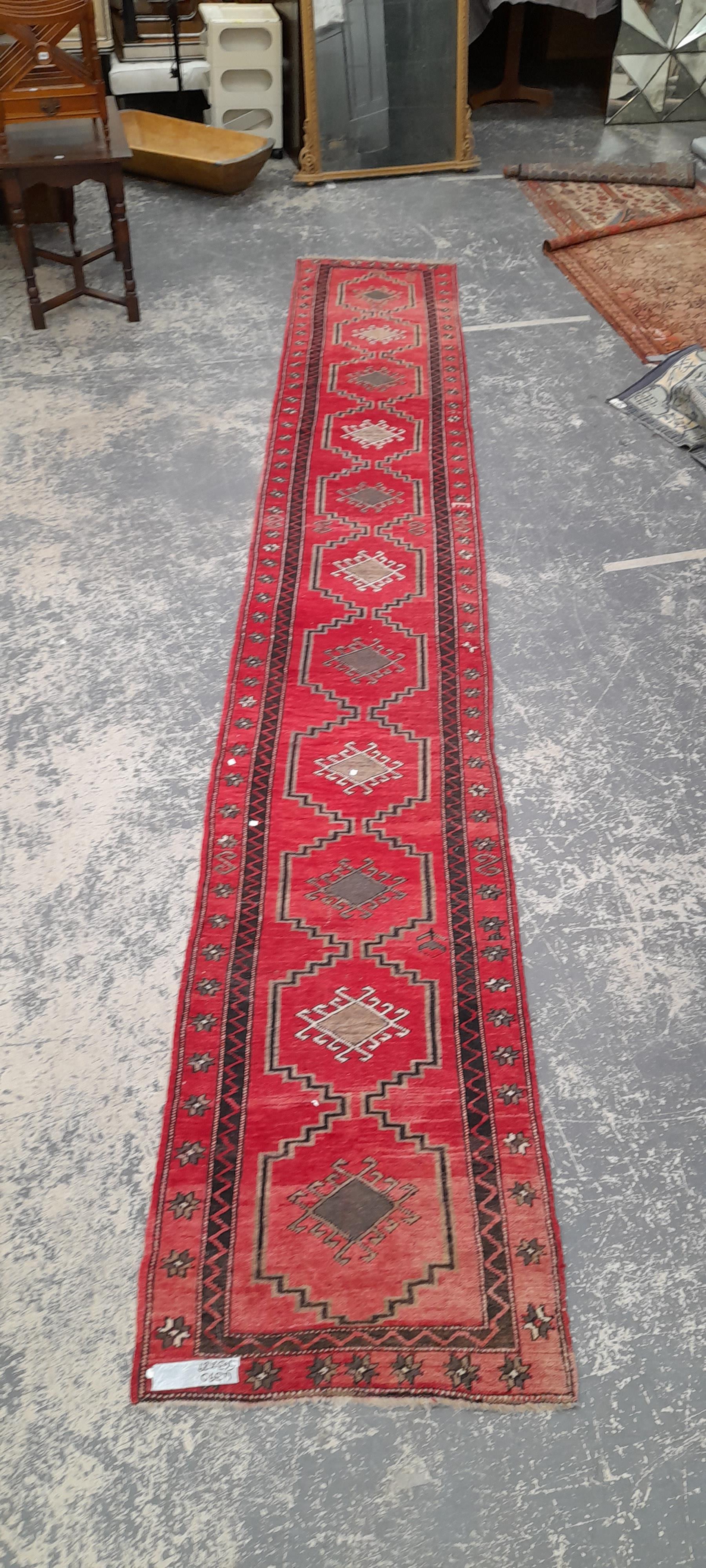 A TRIBAL TURKISH RUNNER 563 x 89 cm