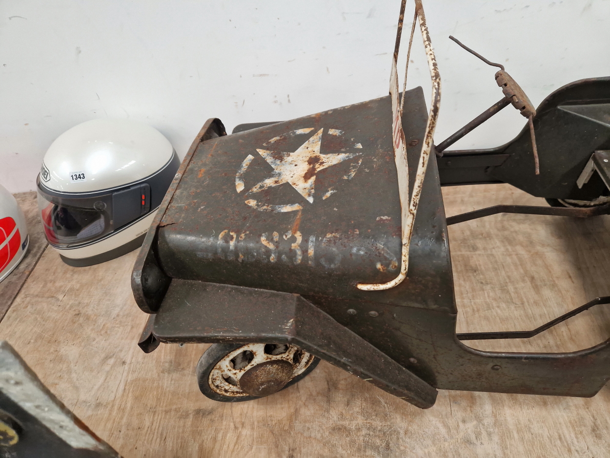 A RARE TINPLATE TRI-ANG? PEDAL CAR IN THE FROM OF A MILITARY JEEP. - Image 2 of 5