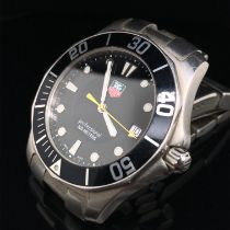 A TAG HEUER PROFESSIONAL QUARTZ STAINLESS STEEL GENTS WATCH, REF WAB1110.