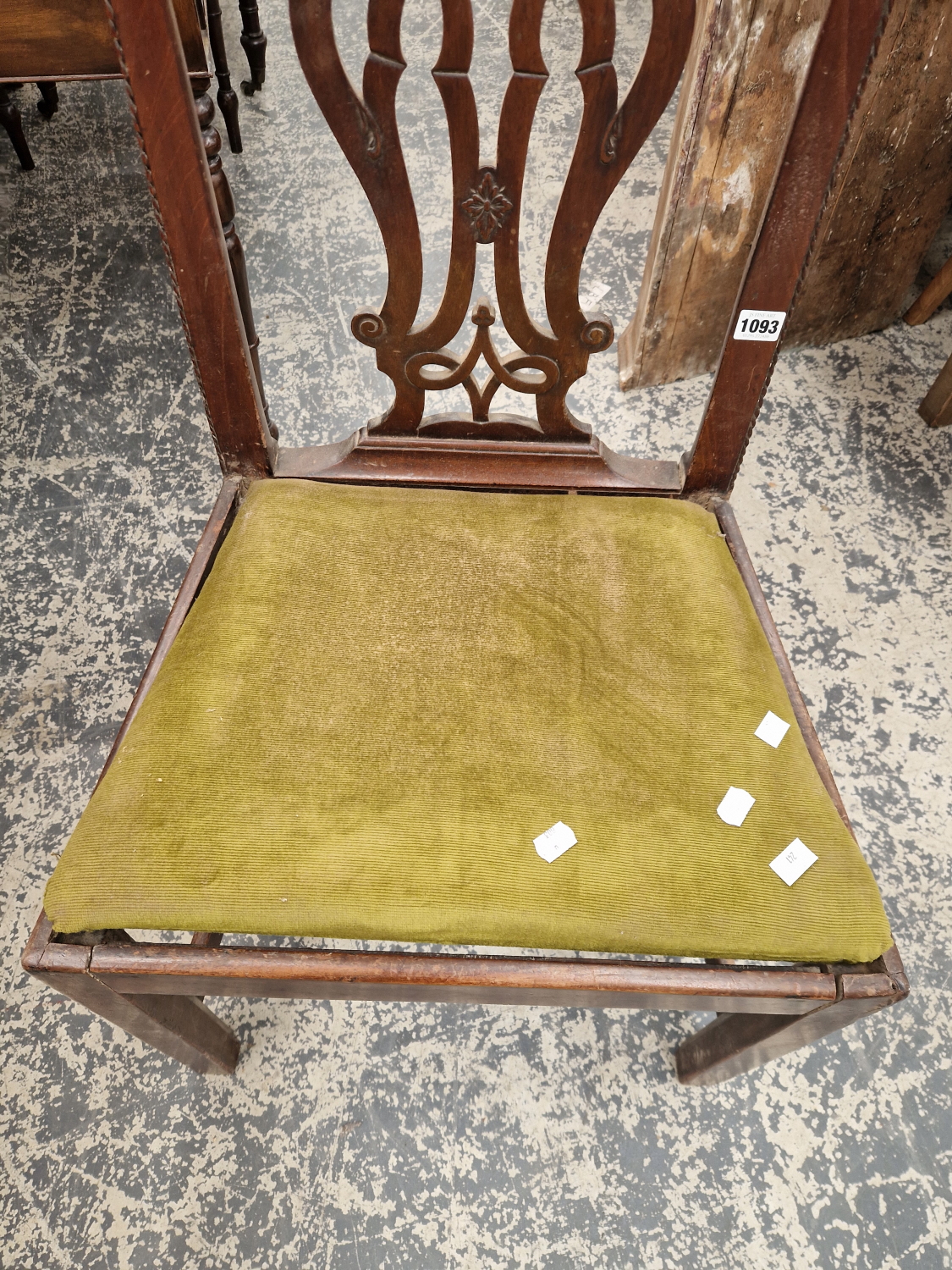 A GEORGIAN MAHOGANY SIDE CHAIR WITH CARVED PIERCED BACK TOGETHER WITH A WM. IV ARM CHAIR WITH REEDED - Image 5 of 5