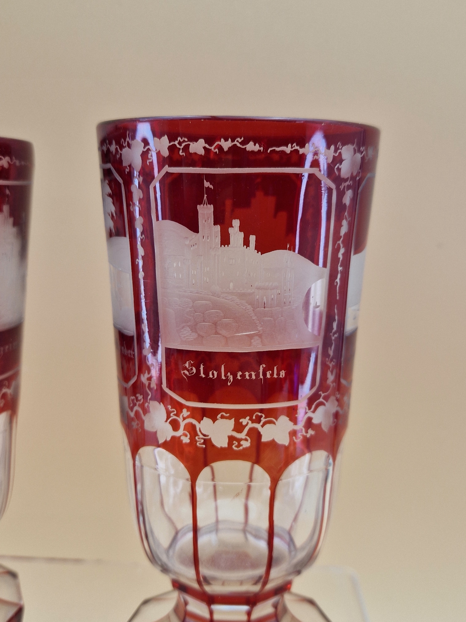 A PAIR OF BOHEMIAN RUBY OVERLAY VASES ENGRAVED WITH VIEWS OF RHEINSTEIN, JOHANNESBERG AND OTHER - Image 6 of 16