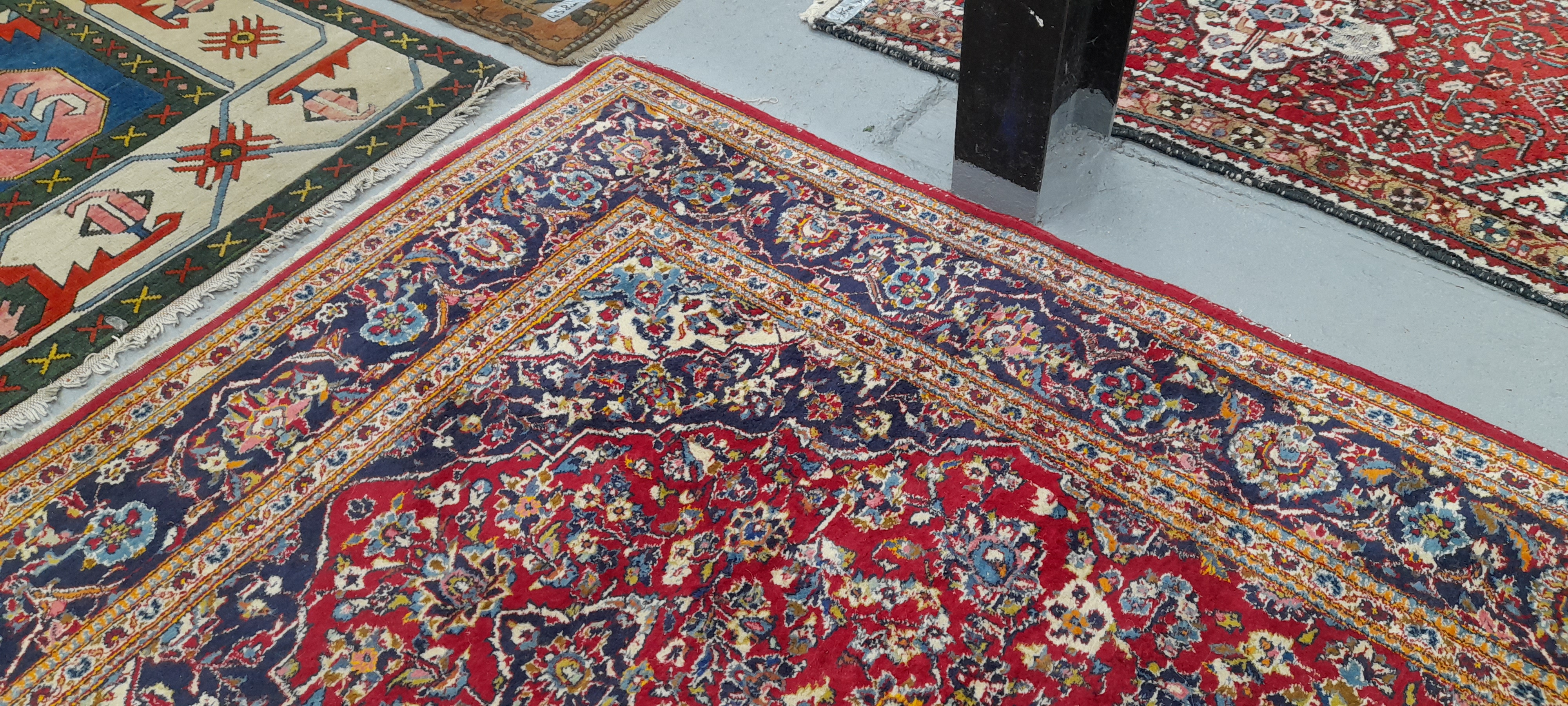 A PERSIAN CARPET OF CLASSIC DESIGN 298 x 201 cm - Image 4 of 7