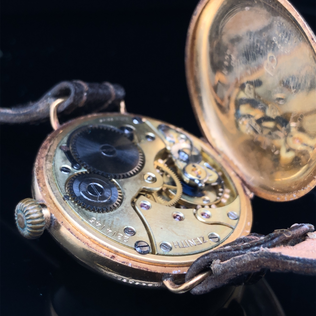 AN ANTIQUE 18ct HALLMARKED GOLD ZENITH WATCH REF NUMBER 2314145, ON A BROWN LEATHER REPLACEMENT - Image 2 of 3