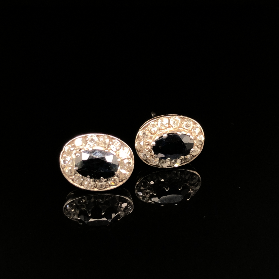 A PAIR OF EARLY 20th CENTURY SAPPHIRE AND DIAMOND CLUSTER STUD EARRINGS. ESTIMATED APPROX. TOTAL - Image 6 of 6