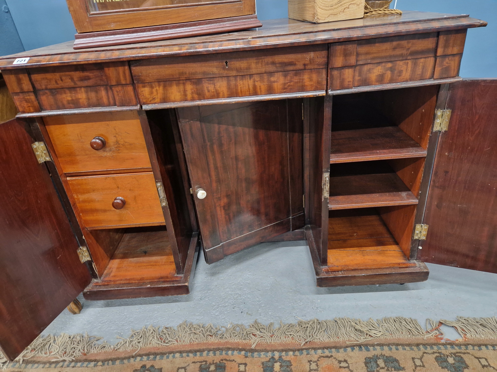 A 19th C. MAHOGANY PEDESTAL DESK WITH THREE APRON DRAWERS OVER A CENTRAL RECESSED CUPBOARD FLANKED - Image 2 of 6