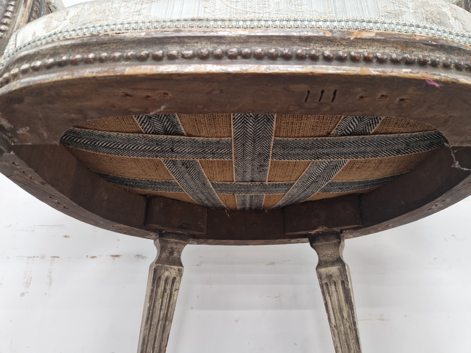 AN EARLY 19th C. SILVERED WOOD WINDOW SEAT, THE UPHOLSTERED ARMS AND SEAT ABOVE FLUTED SQUARE LEGS - Image 7 of 7