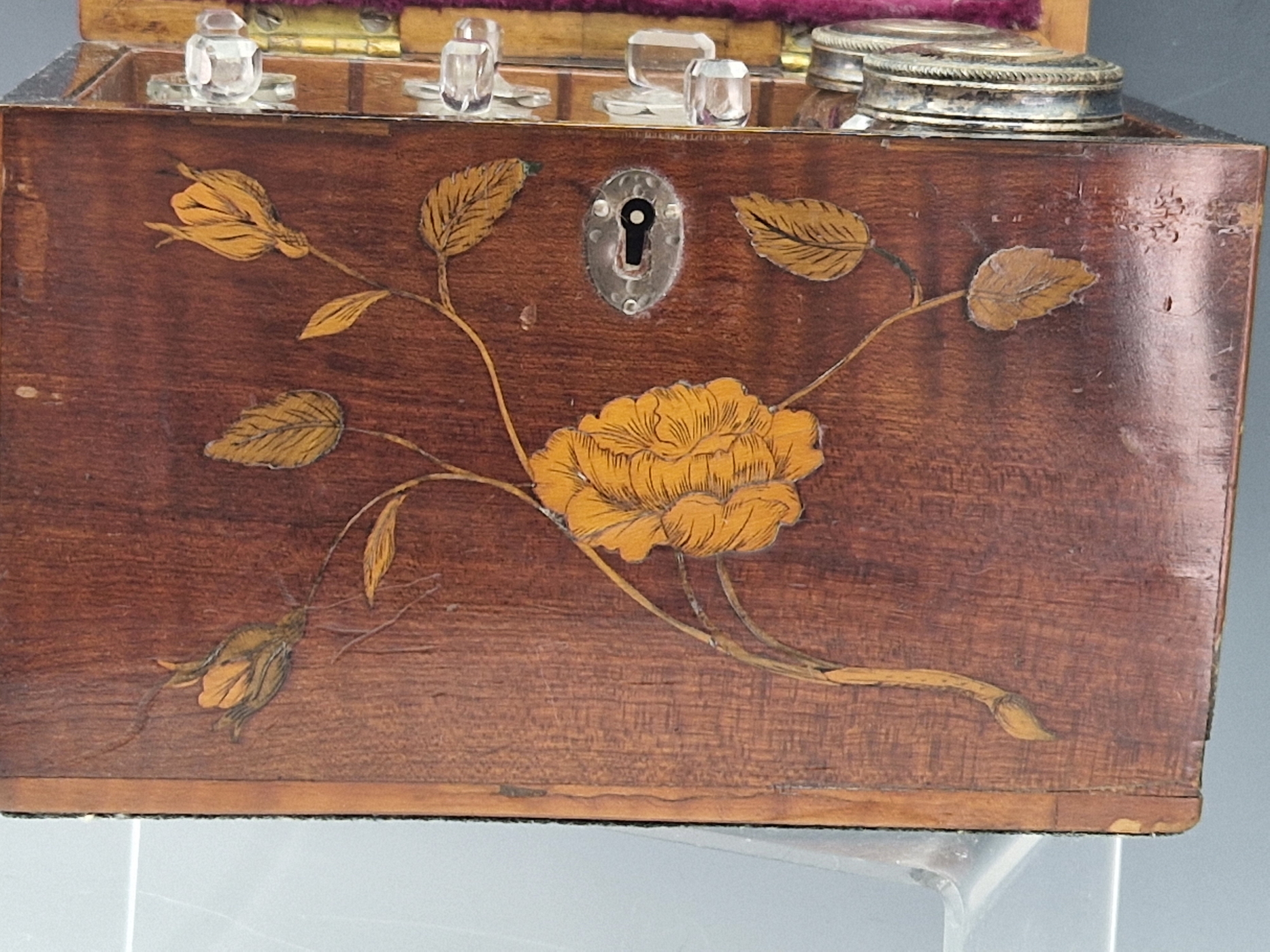 A FLORAL MARQUETRIED MAHOGANY PHARMACY CHEST CONTAINING EIGHT BOTTLES, THE BOX. W 18cms. - Image 3 of 8