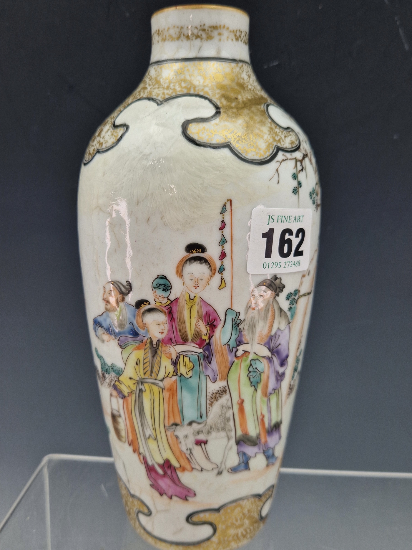 A LATE 18th C. CHINESE VASE PAINTED WITH GUANDI AND OTHER FIGURES IN A LANDSCAPE AND BETWEEN BLACK - Image 4 of 8