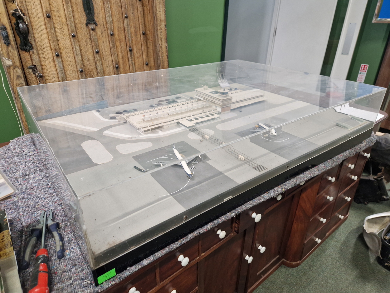 AN INTERESTING ARCHITECTS SCALE MODEL OF PALISADOES AIRPORT, JAMAICA. DESIGNED BY NORMAN AND DAWBARN - Image 10 of 10