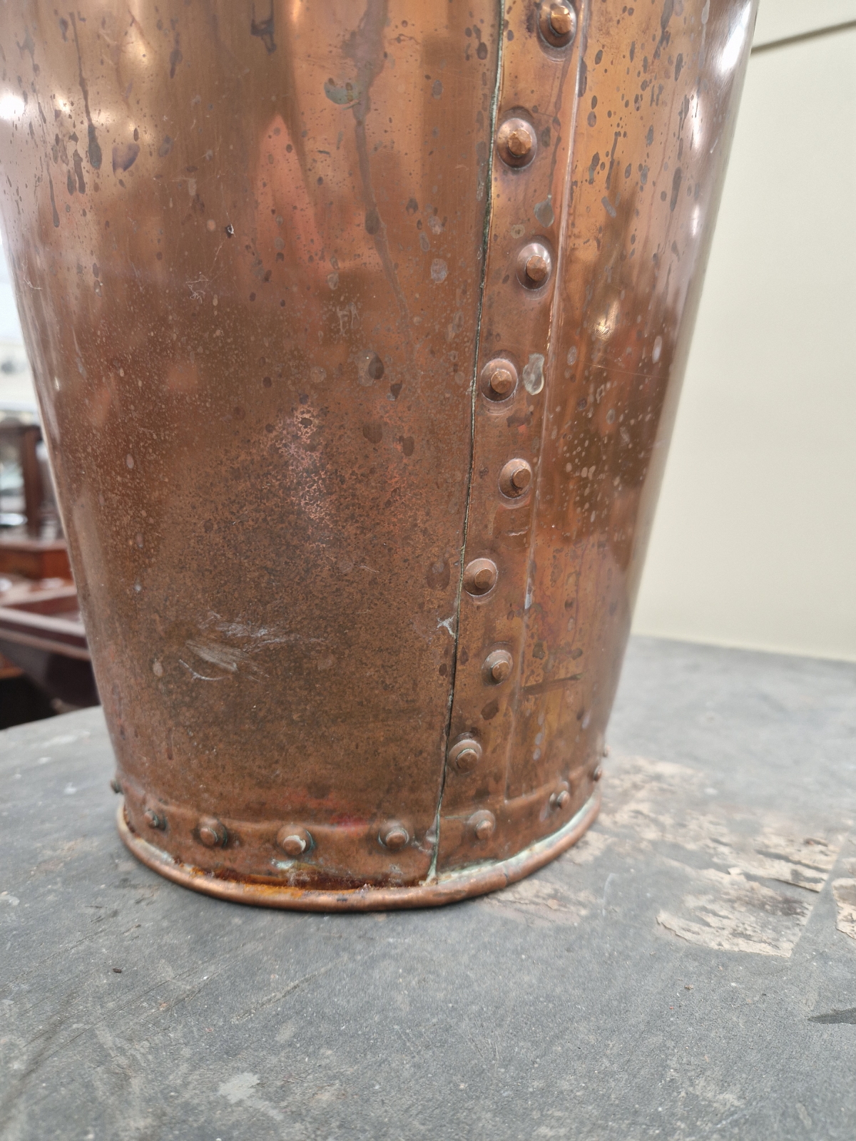 A COP[PER TAPERING CYLINDRICAL FIRE BUCKET WITH BRASS LION MASK AND RING HANDLES - Image 3 of 6