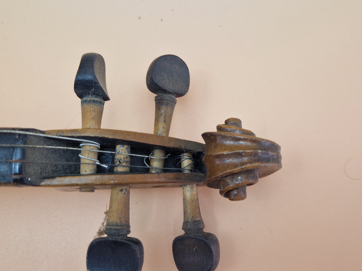 A VIOLIN AND BOW, THE BACK OF THE FORMER. 34CMS. - Image 7 of 8