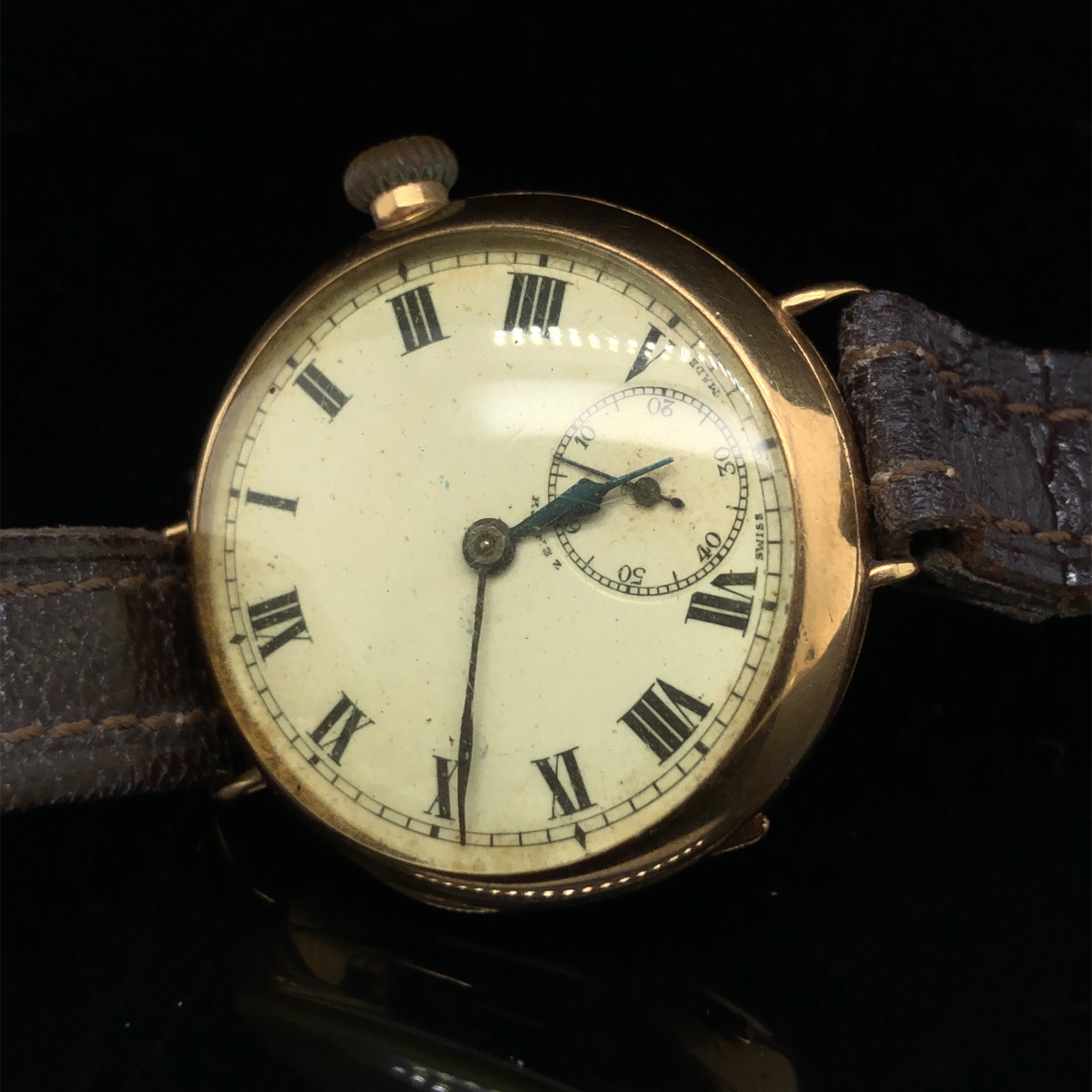 AN ANTIQUE 18ct HALLMARKED GOLD ZENITH WATCH REF NUMBER 2314145, ON A BROWN LEATHER REPLACEMENT