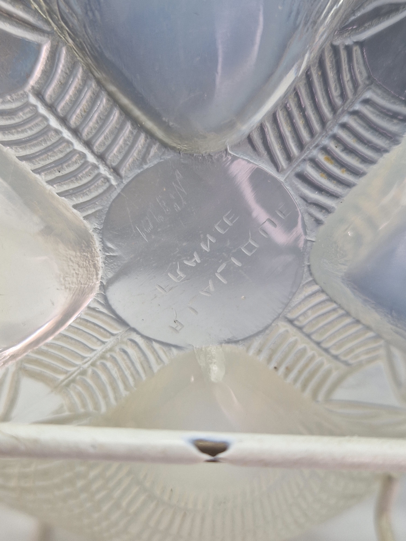 A LALIQUE COQUILLES PATTERN BOWL, ENGRAVED R LALIQUE. Dia. 21cms. TOGETHER WITH A COQUILLES - Image 4 of 5