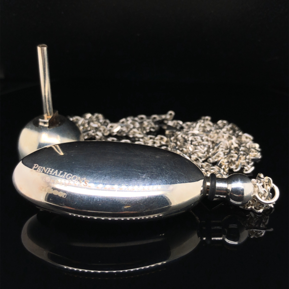 A PENHALIGON'S HALLMARKED SILVER PERFUME BOTTLE PENDANT NECKLACE ON A SILVER SQUARE BELCHER - Image 2 of 4