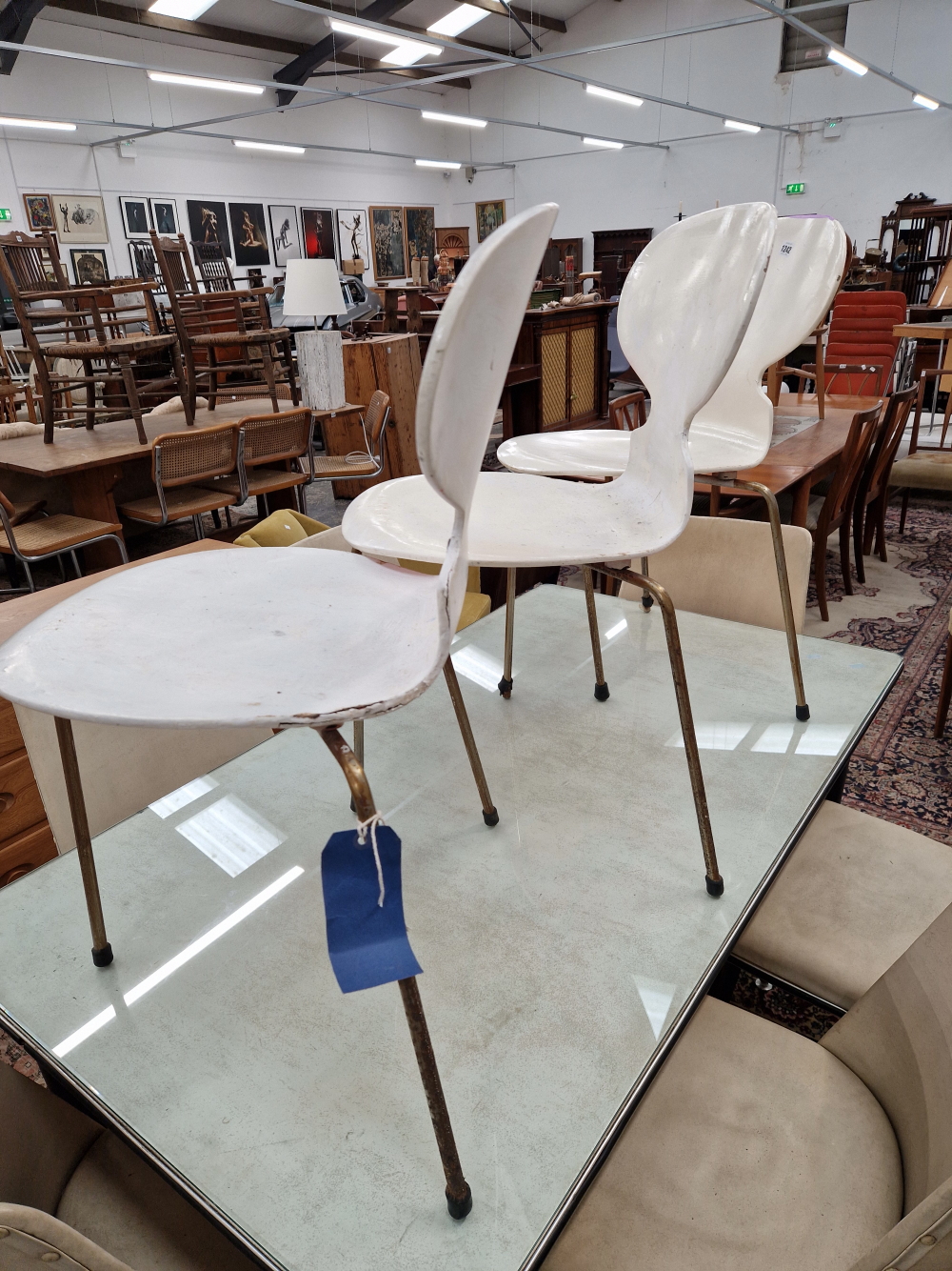 A SET OF SEVEN MID CENTURY FRITZ HANSEN ANT CHAIRS. - Image 7 of 7