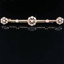 AN ANTIQUE TRIPLE DIAMOND CLUSTER BAR BROOCH. UNHALLMARKED, ASSESSED VARIOUSLY BETWEEN 14-15ct GOLD.