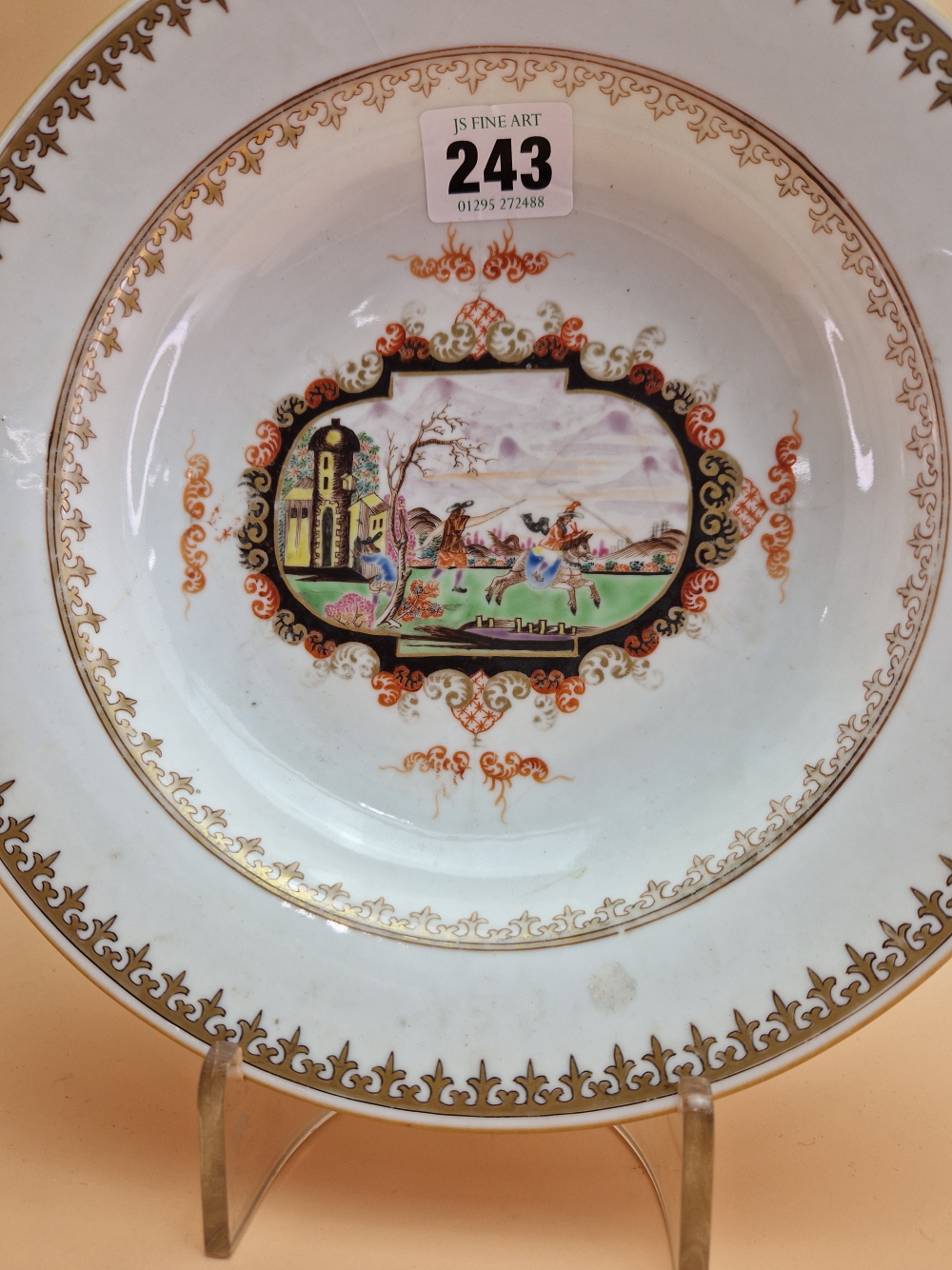 A LATE 18th C. CHINESE SOUP PLATE CENTRALLY PAINTED WITH A MEISSEN STYLE VIGNETTE OF A EUROPEAN - Image 6 of 11