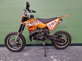 A CHILDS MINI MOTO TYPE 2 STROKE BIKE.