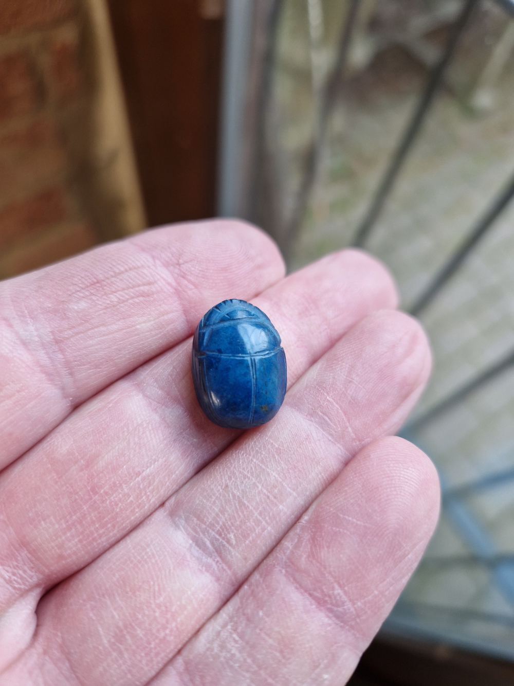 FOUR EGYPTIAN SCARABS IN CORNELIAN, LAPIS LAZULI, TURQUOISE AND GREENSTONE - Bild 15 aus 33