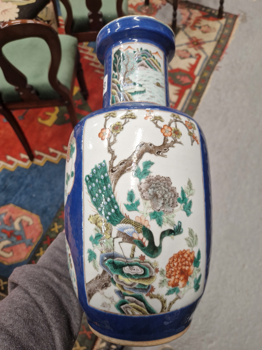 A CHINESE BLUE GROUND VASE PAINTED WITH A RESERVE OF THREE LADIES ON A TERRACE AND WITH GARDEN - Image 9 of 17