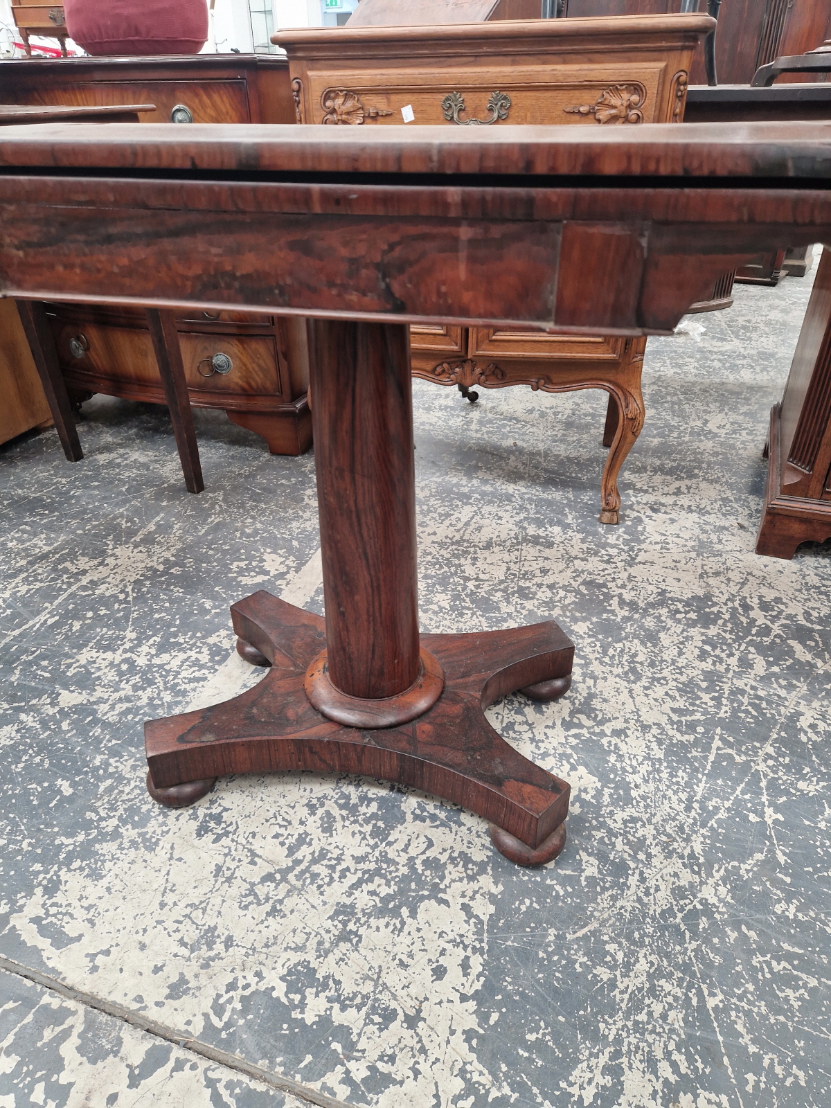 A 19th C. ROSEWOOD SWIVEL TOP GAMES TABLE ON A GUN BARREL COLUMN, QUADRIPARTITE PLINTH AND FOUR - Image 2 of 5