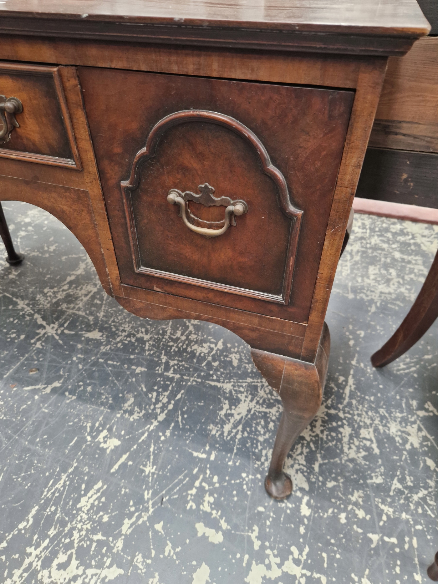 A MAHOGANY THREE DRAWER LOW BOY WITH SQUARES OF BURR WOOD VENEERS TO THE TOP, THE CABRIOLE LEGS ON - Image 2 of 5