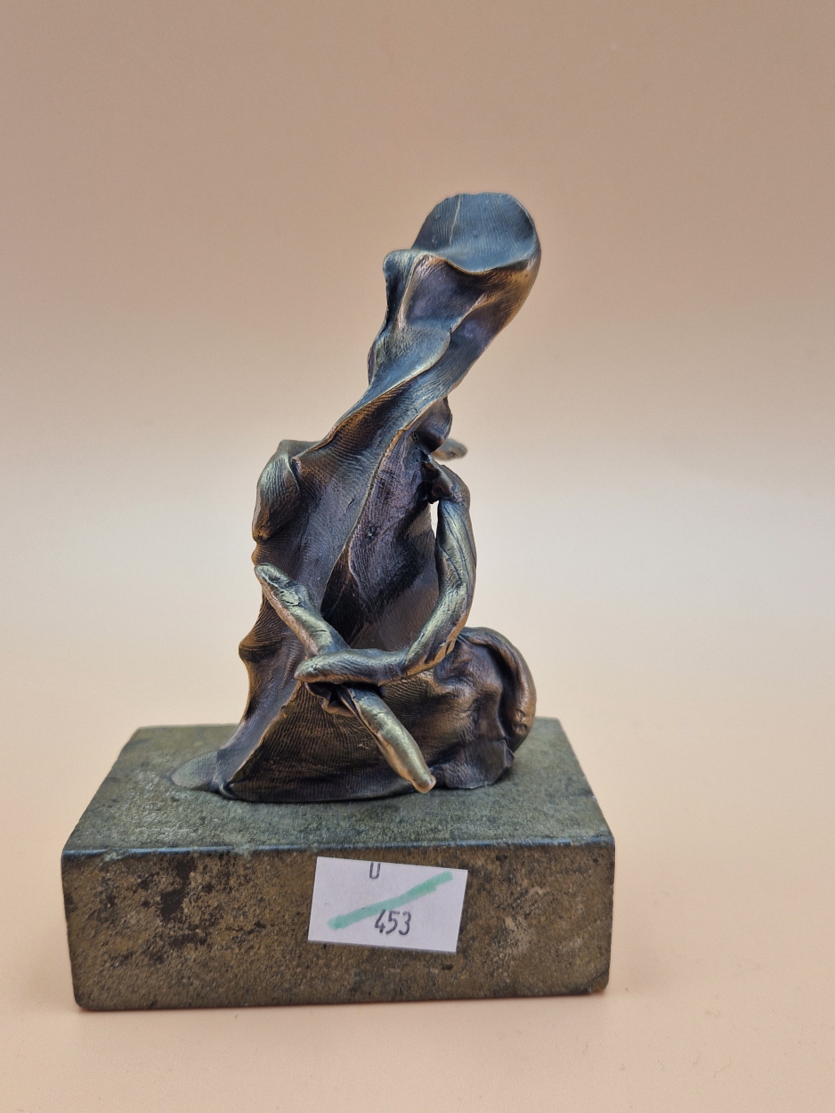 FELIPE GONZALEZ, A CONTEMPORARY BRONZE FIGURE OF LADY HOLDING A BATON AND GESTURING WITH HER LEFT - Image 3 of 3