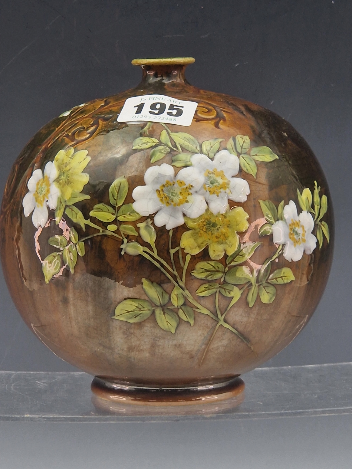 A DOULTON COMPRESSED SPHERICAL VASE PAINTED WITH WHITE AND YELLOW BLOSSOMS FLOWERING ON A STREAKY - Image 4 of 8