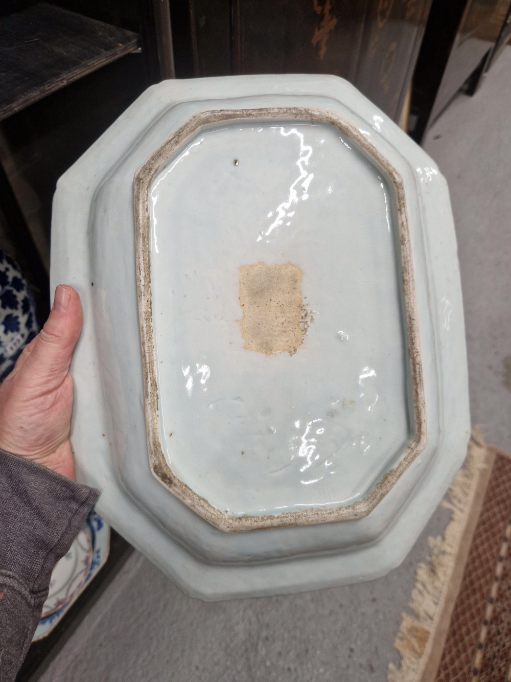 A CHINESE BLUE AND WHITE WARMING PLATE TOGETHER WITH A ROUNDED RECTANGULAR SHALLOW DISH, BOTH - Image 14 of 16